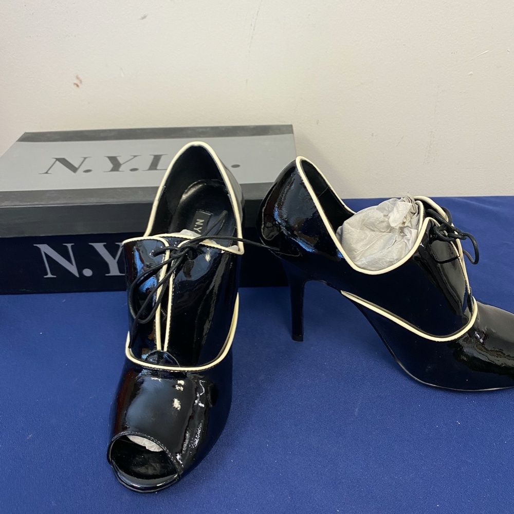 N.Y.L.A Black and White Leather Shoes B-96